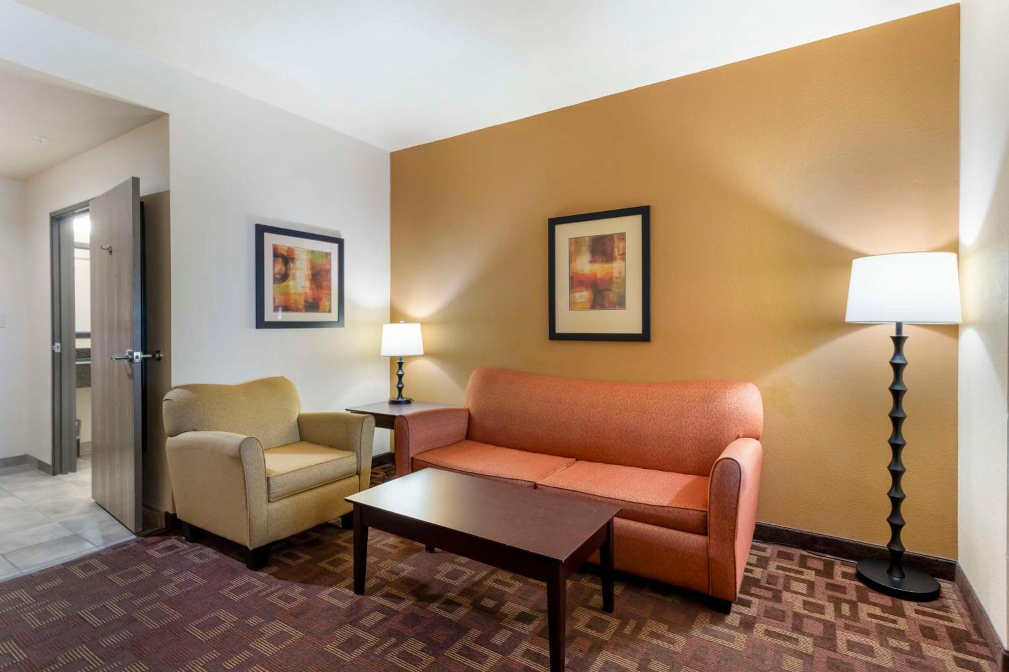Best Western Plus Goliad Inn & Suites Εξωτερικό φωτογραφία