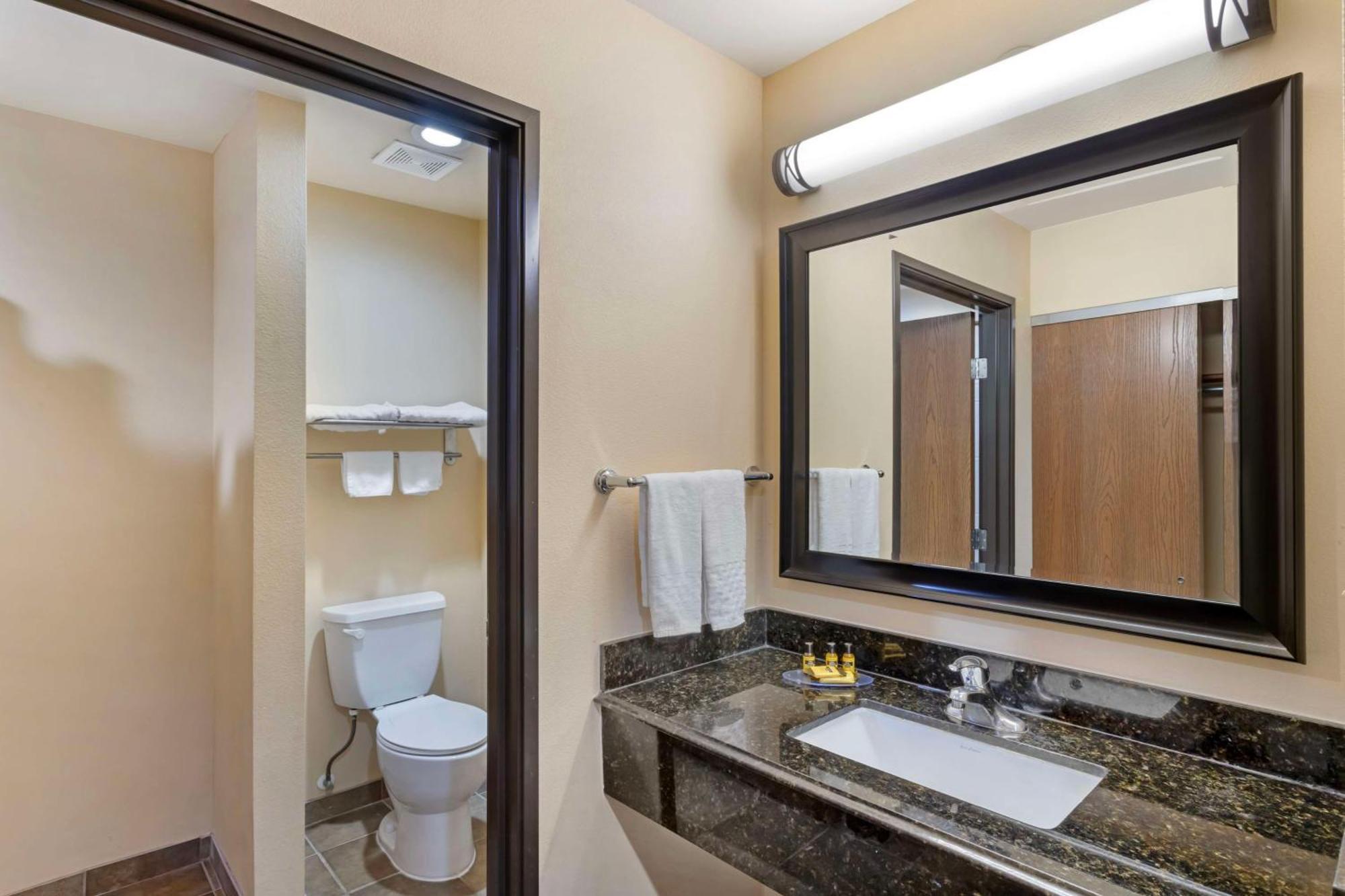 Best Western Plus Goliad Inn & Suites Εξωτερικό φωτογραφία