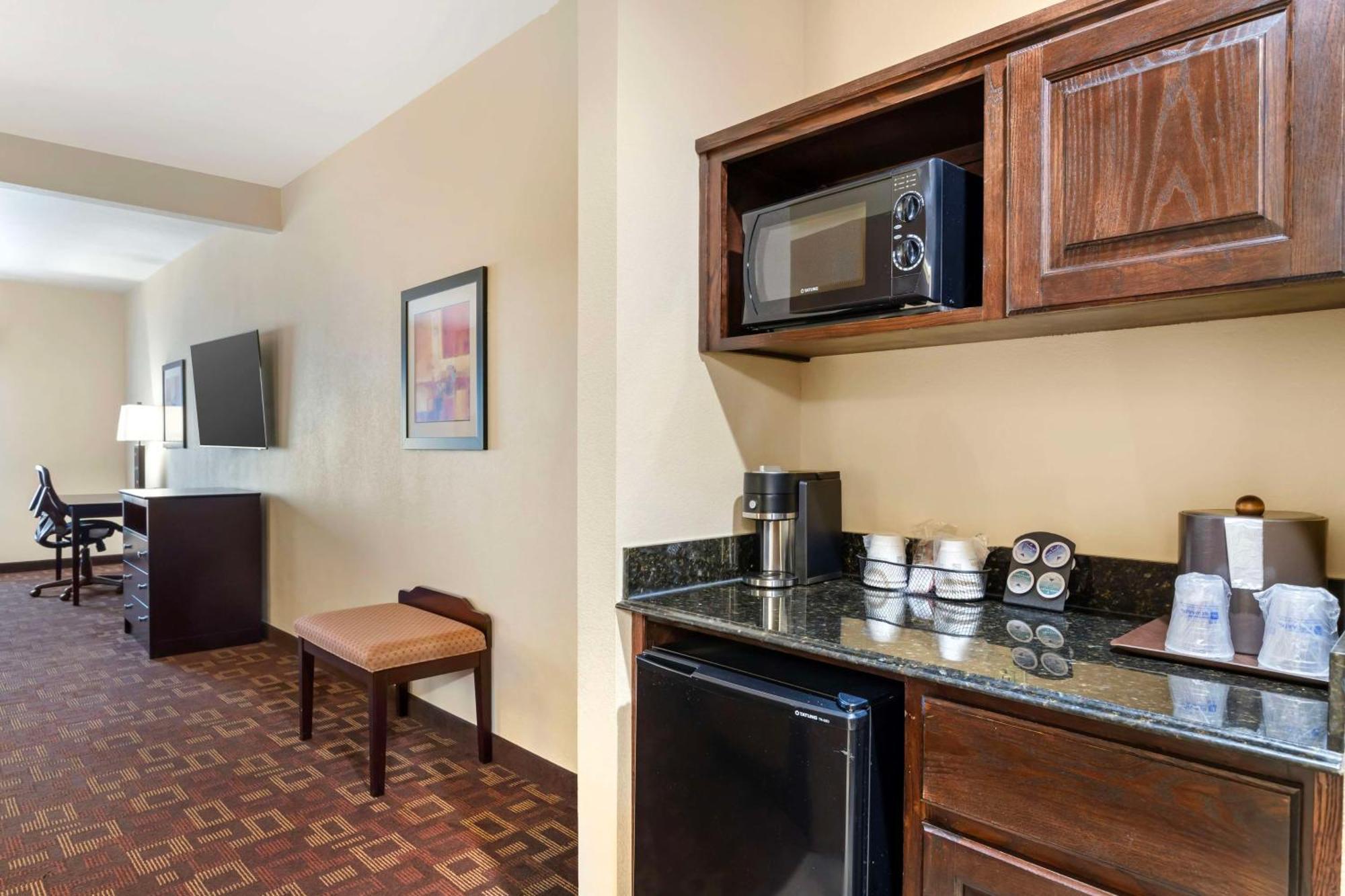 Best Western Plus Goliad Inn & Suites Εξωτερικό φωτογραφία