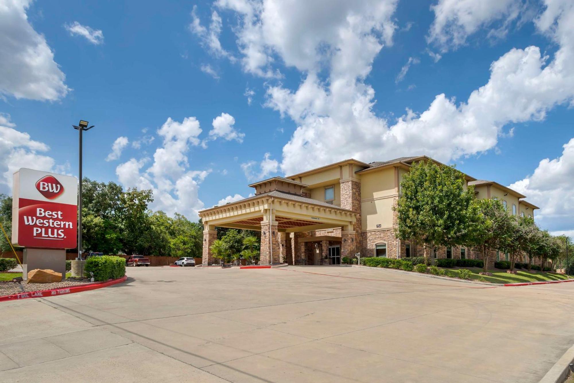 Best Western Plus Goliad Inn & Suites Εξωτερικό φωτογραφία