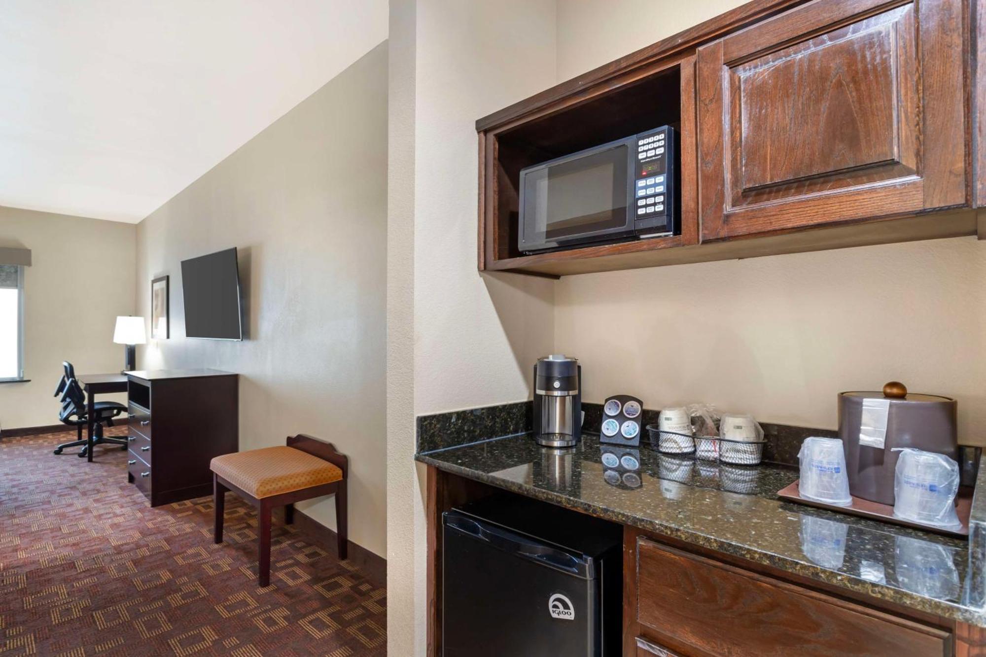 Best Western Plus Goliad Inn & Suites Εξωτερικό φωτογραφία