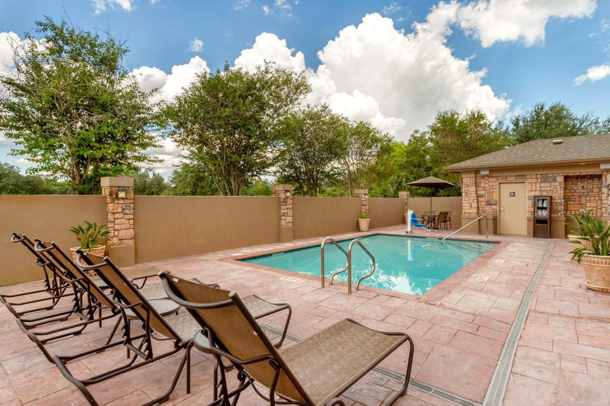 Best Western Plus Goliad Inn & Suites Εξωτερικό φωτογραφία